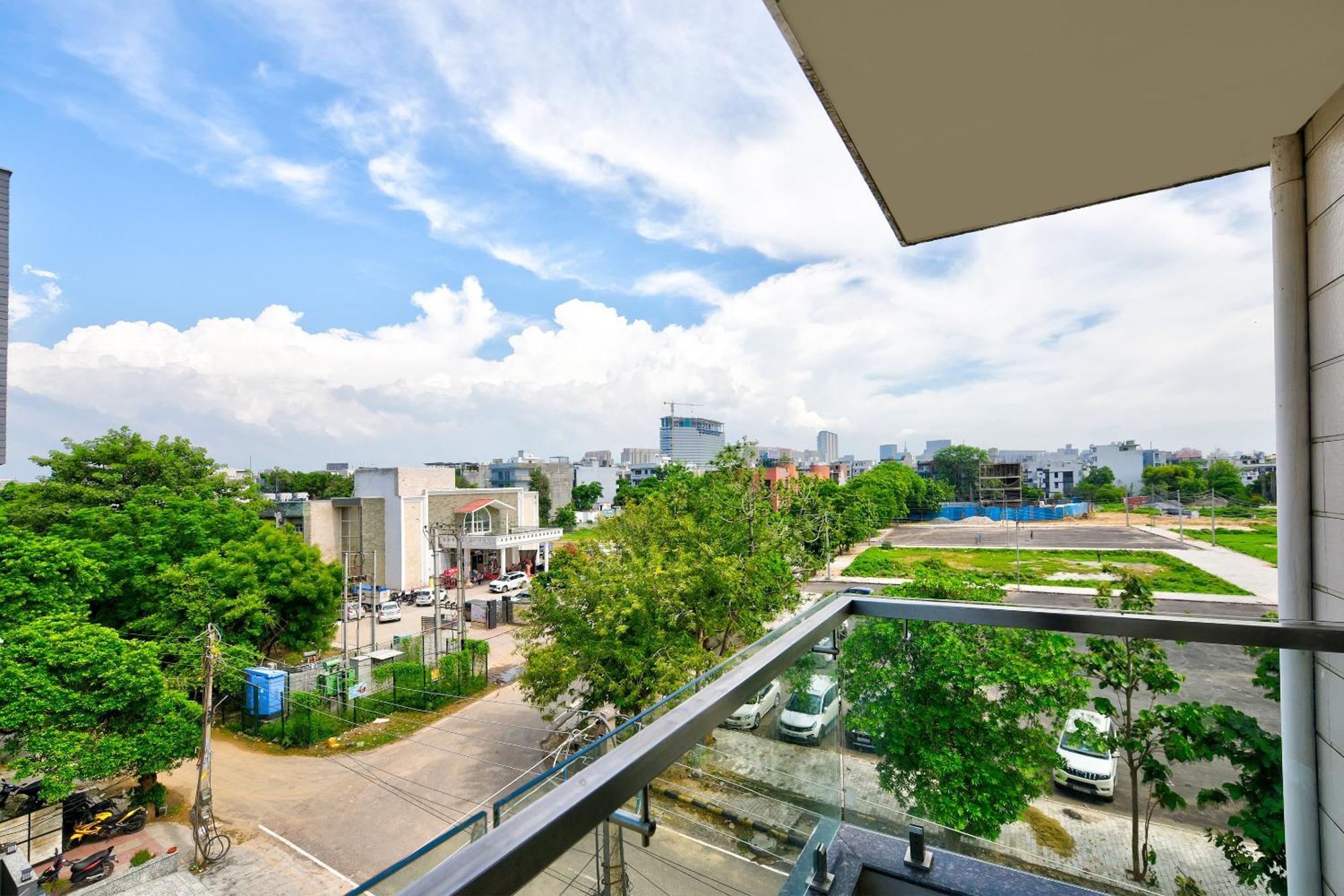 Hotel Leaf 9 Boutique, Near Golf Course Road And Galleria Market Gurgaon Esterno foto