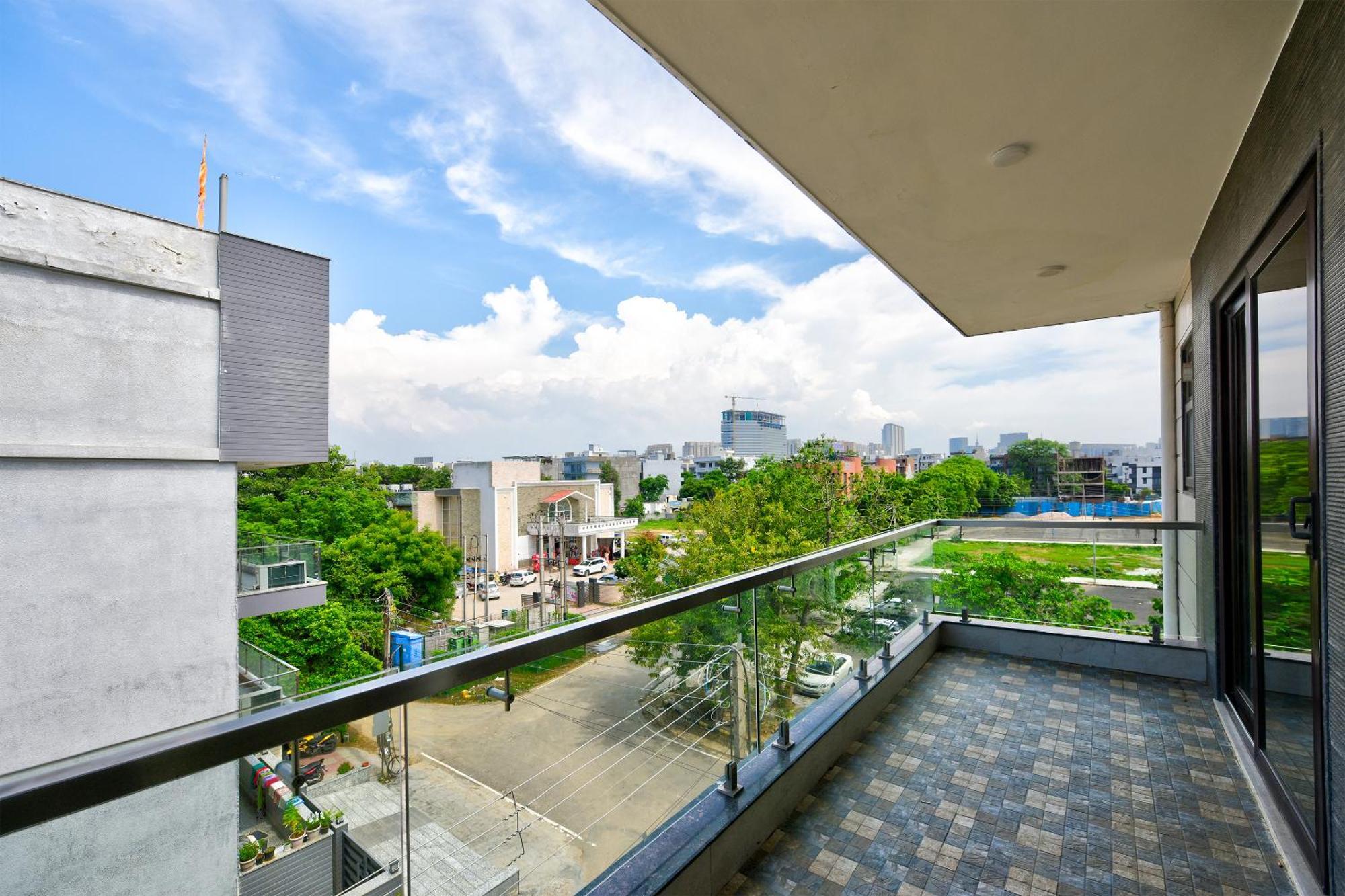 Hotel Leaf 9 Boutique, Near Golf Course Road And Galleria Market Gurgaon Esterno foto