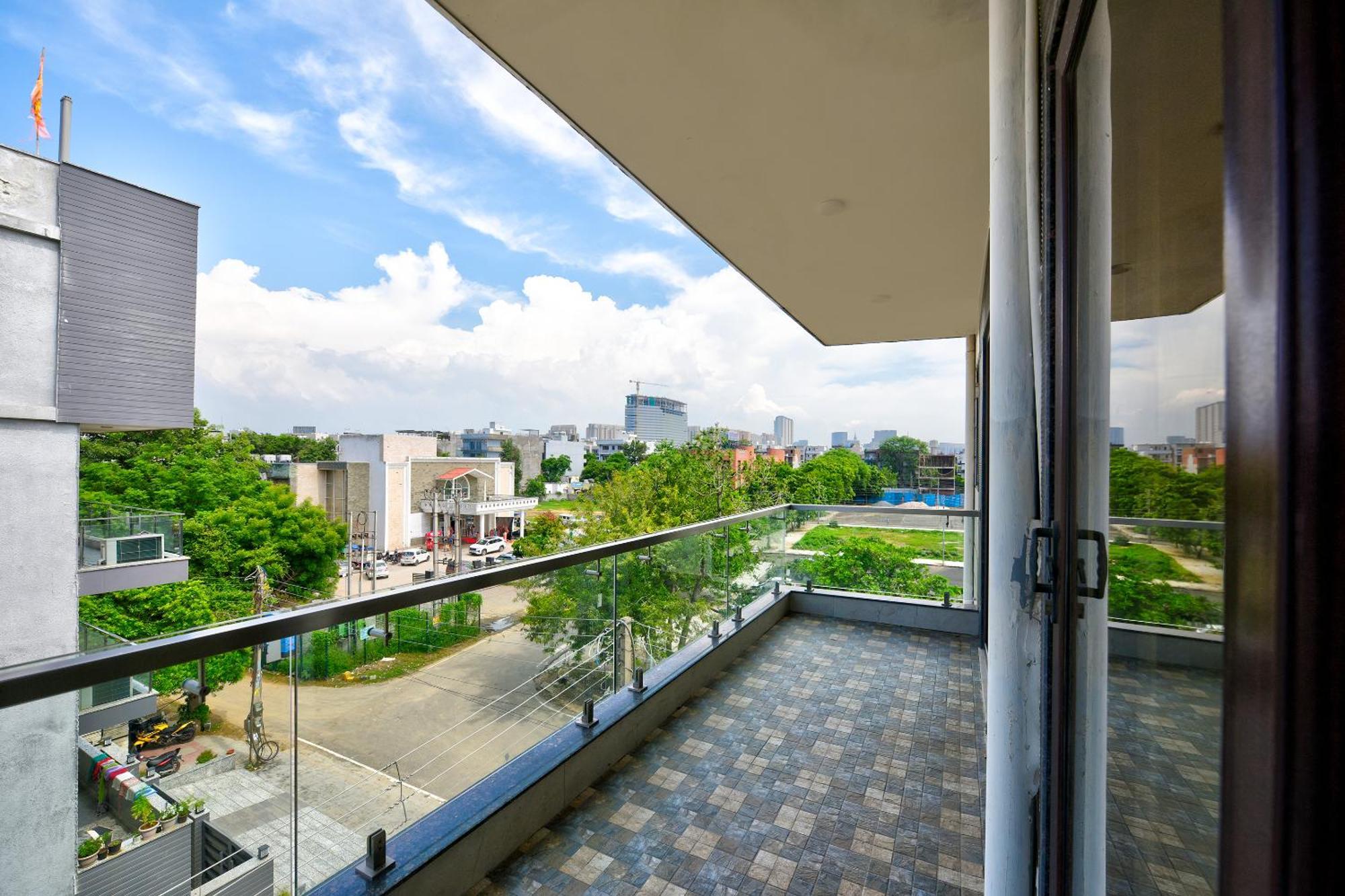 Hotel Leaf 9 Boutique, Near Golf Course Road And Galleria Market Gurgaon Esterno foto
