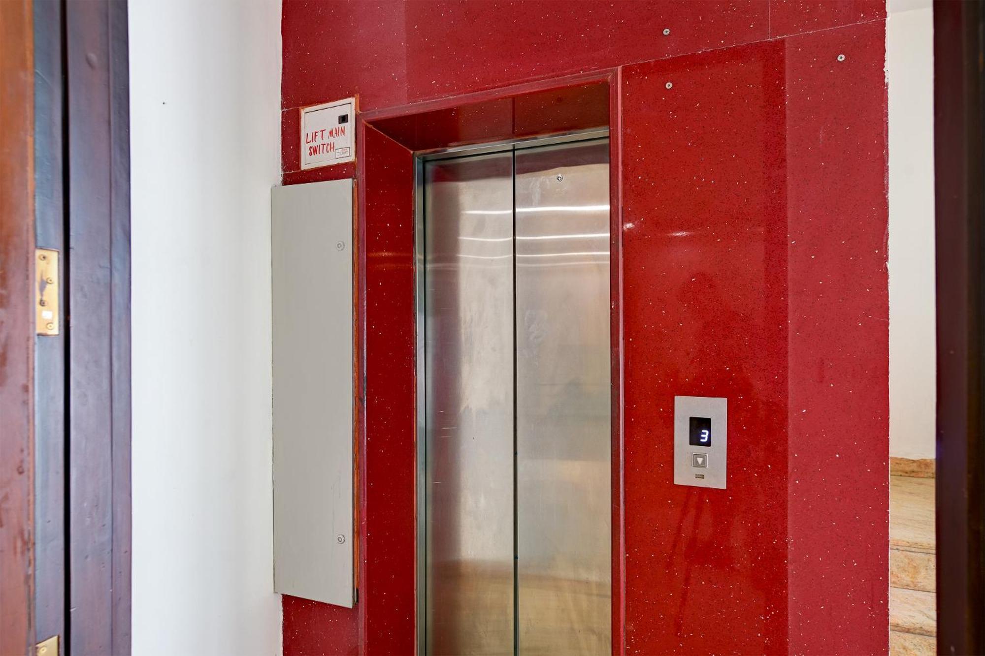 Hotel Leaf 9 Boutique, Near Golf Course Road And Galleria Market Gurgaon Esterno foto