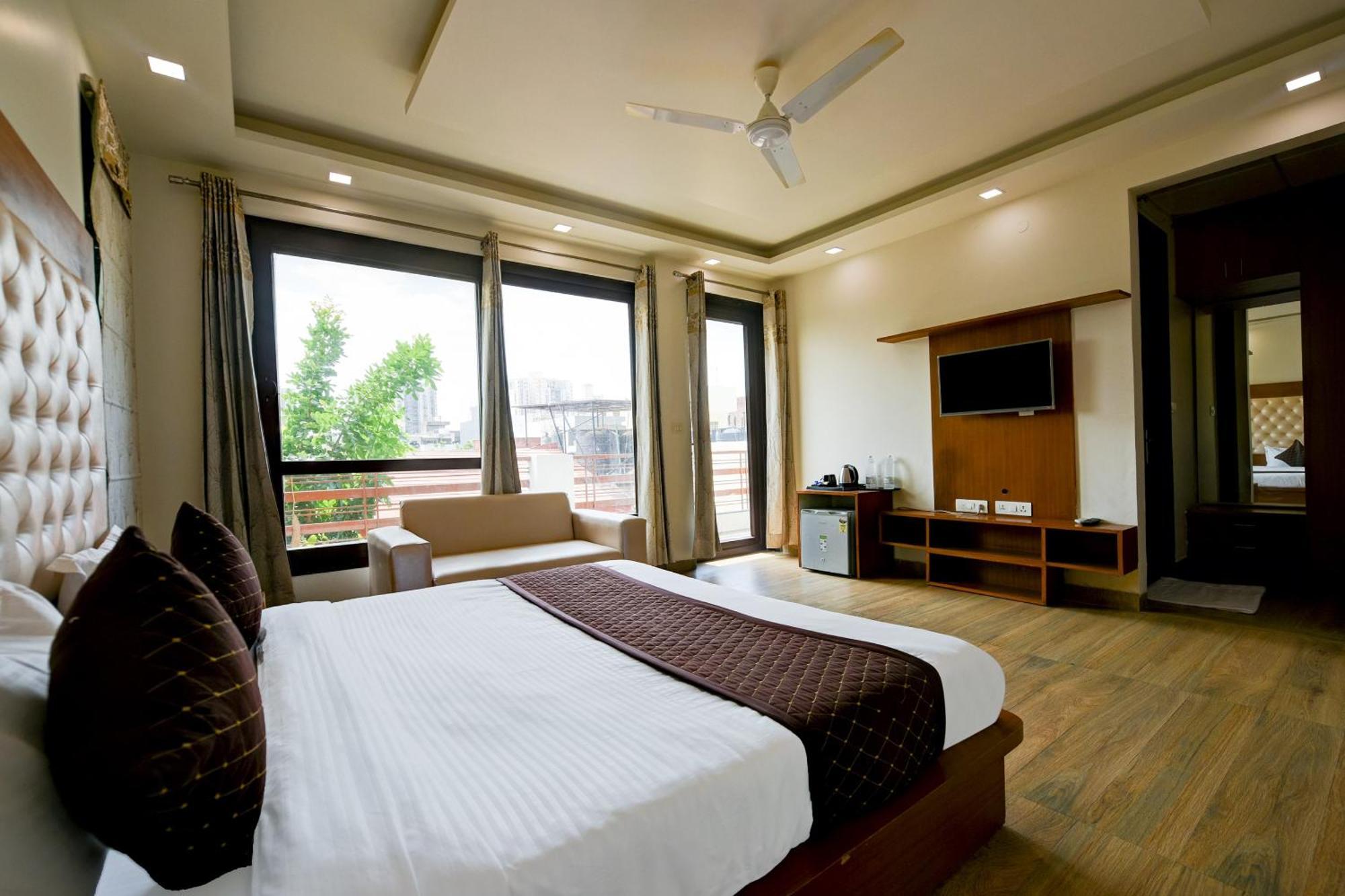Hotel Leaf 9 Boutique, Near Golf Course Road And Galleria Market Gurgaon Esterno foto