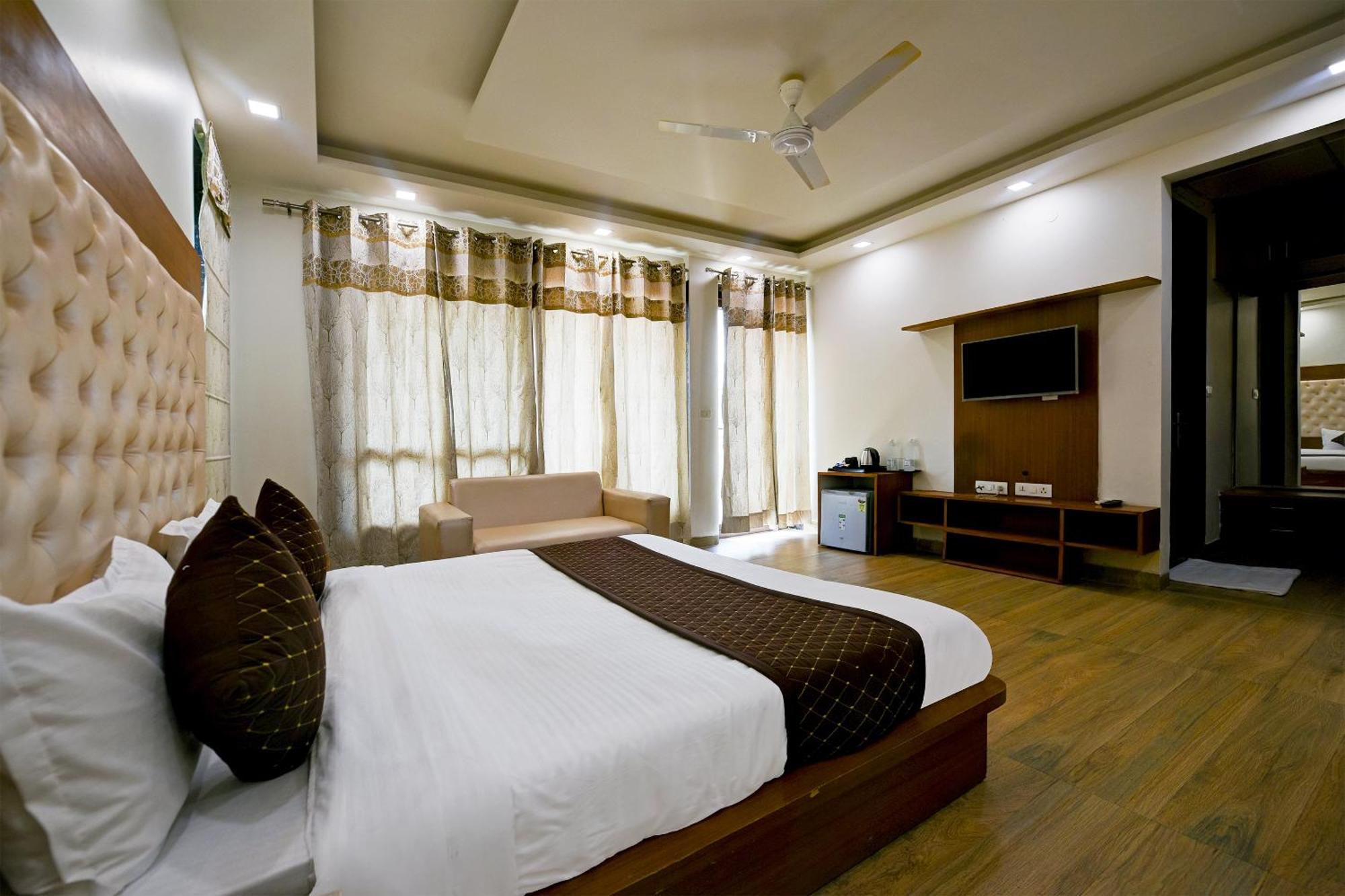 Hotel Leaf 9 Boutique, Near Golf Course Road And Galleria Market Gurgaon Esterno foto